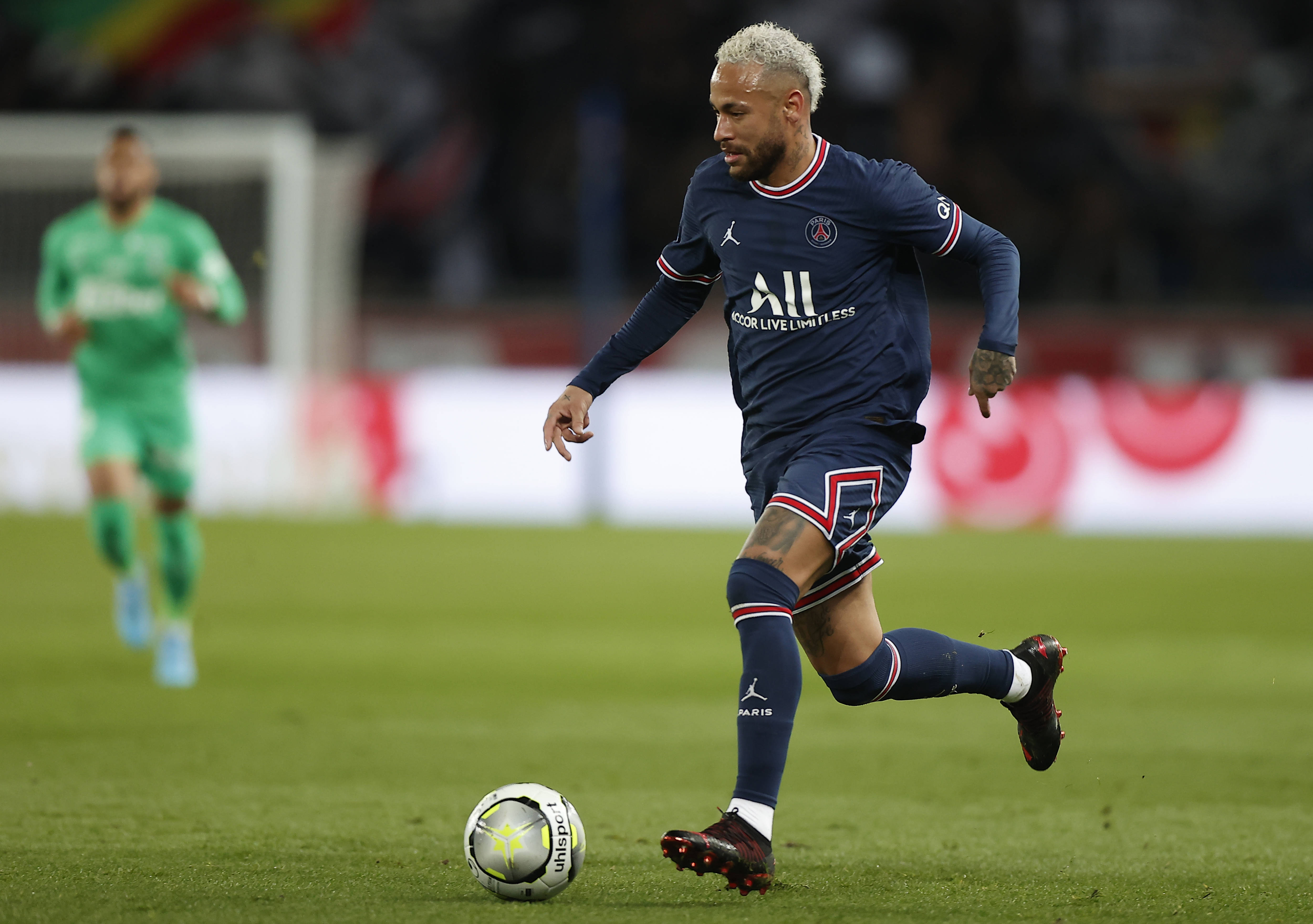 开云官网-包含巴黎圣日耳曼队夺得法甲冠军，内马尔表现出色赢得球迷认可的词条