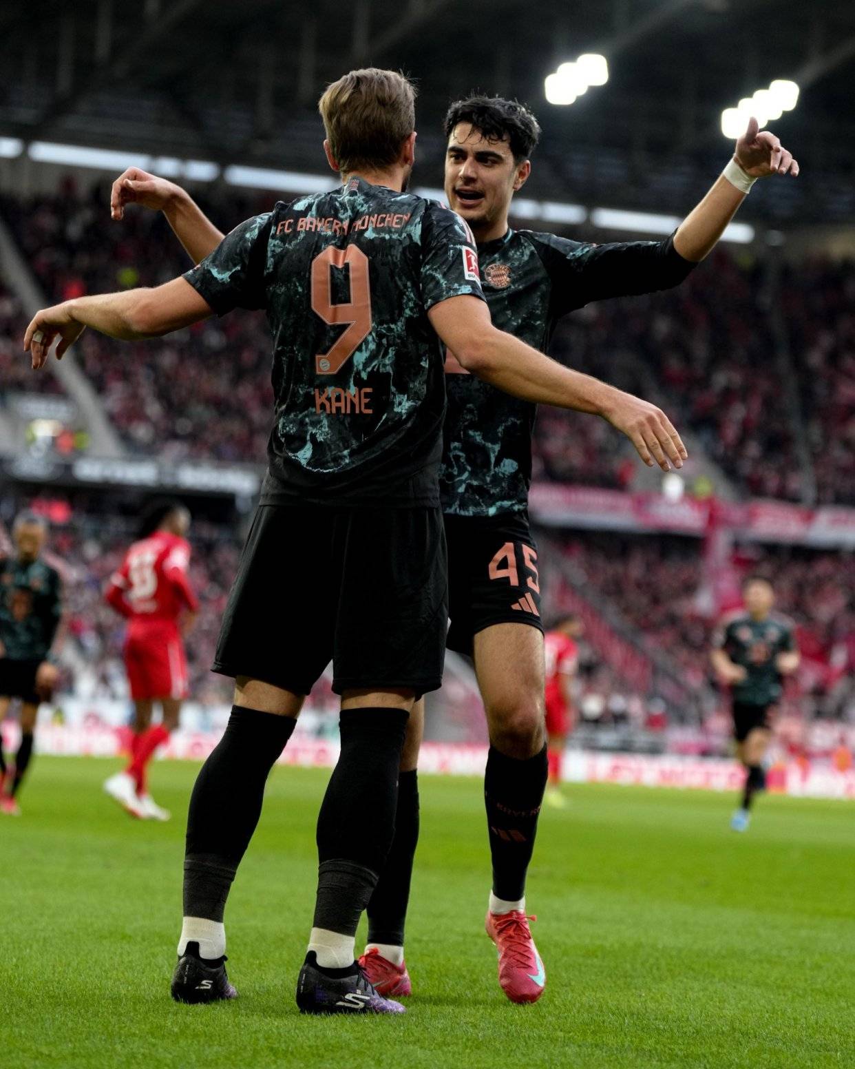 关于乌拉圭险胜尤文，哈里·凯恩爆发神勇的信息