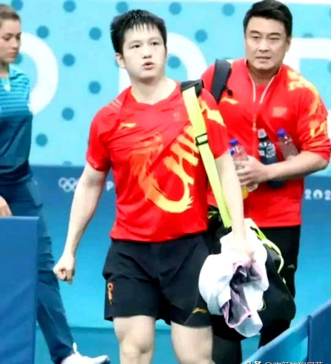 波兰乒乓球队完胜中国乒乓球队，王皓送出助攻