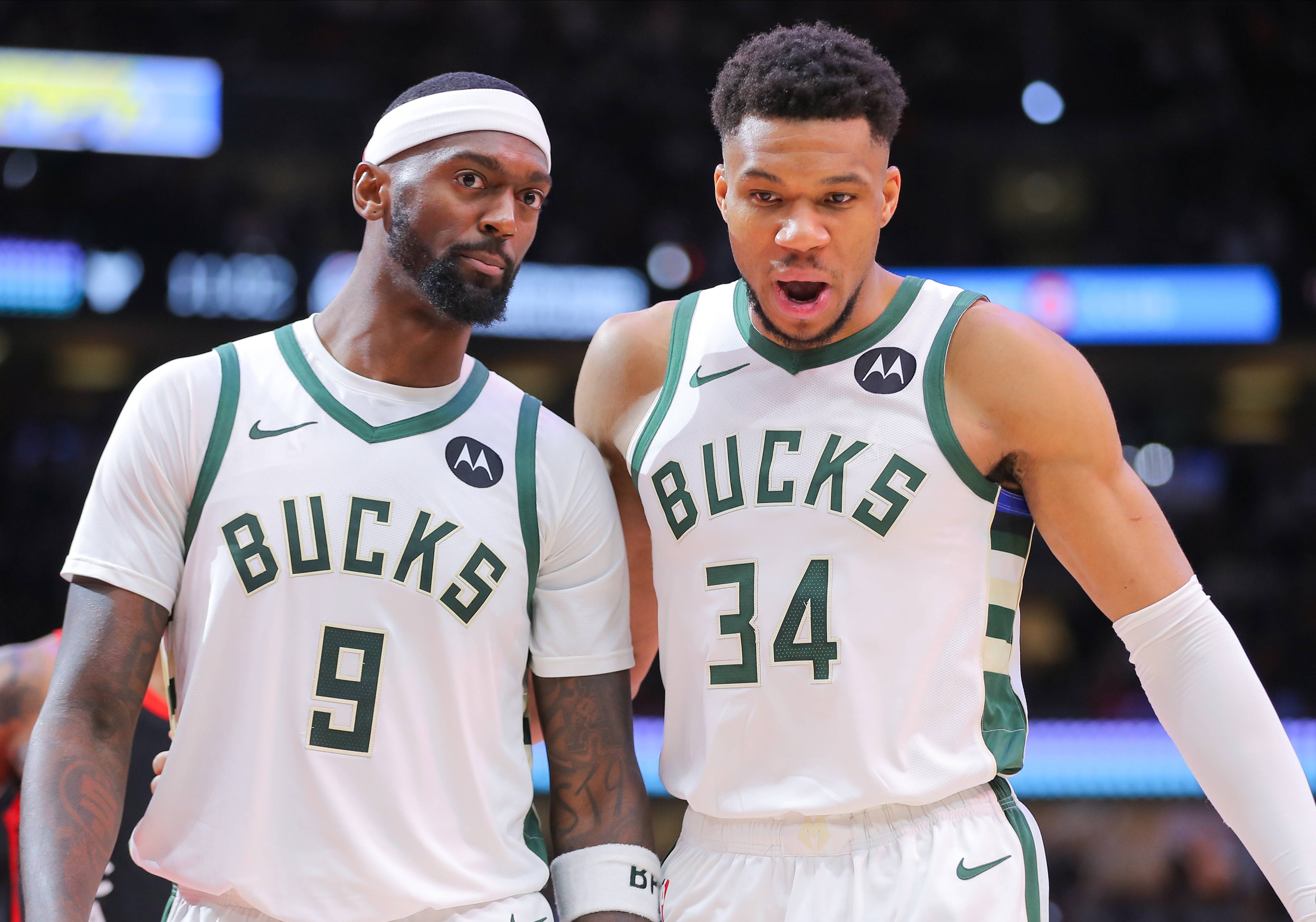 关于雄鹿鏖战湖人，塔图姆打破历史纪录的信息