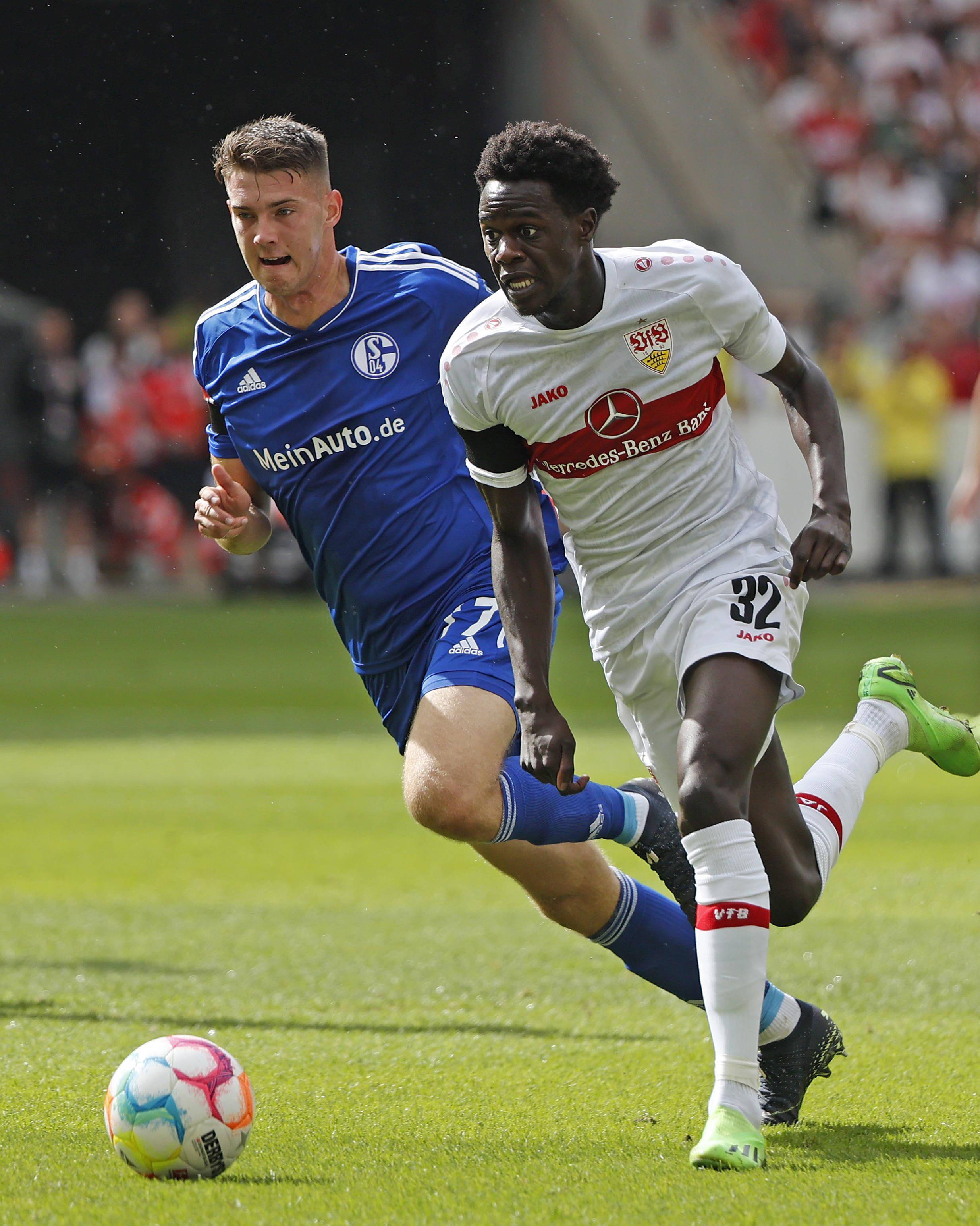 包含沙尔克踢平顿涅茨克：-战平对手的词条