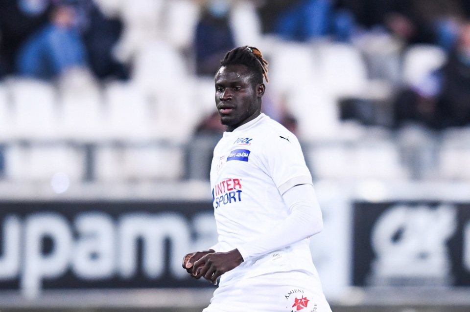 包含亚眠主场失利，球队状态下滑的词条