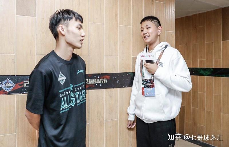 包含球员的非凡表现带来惊喜连连的词条