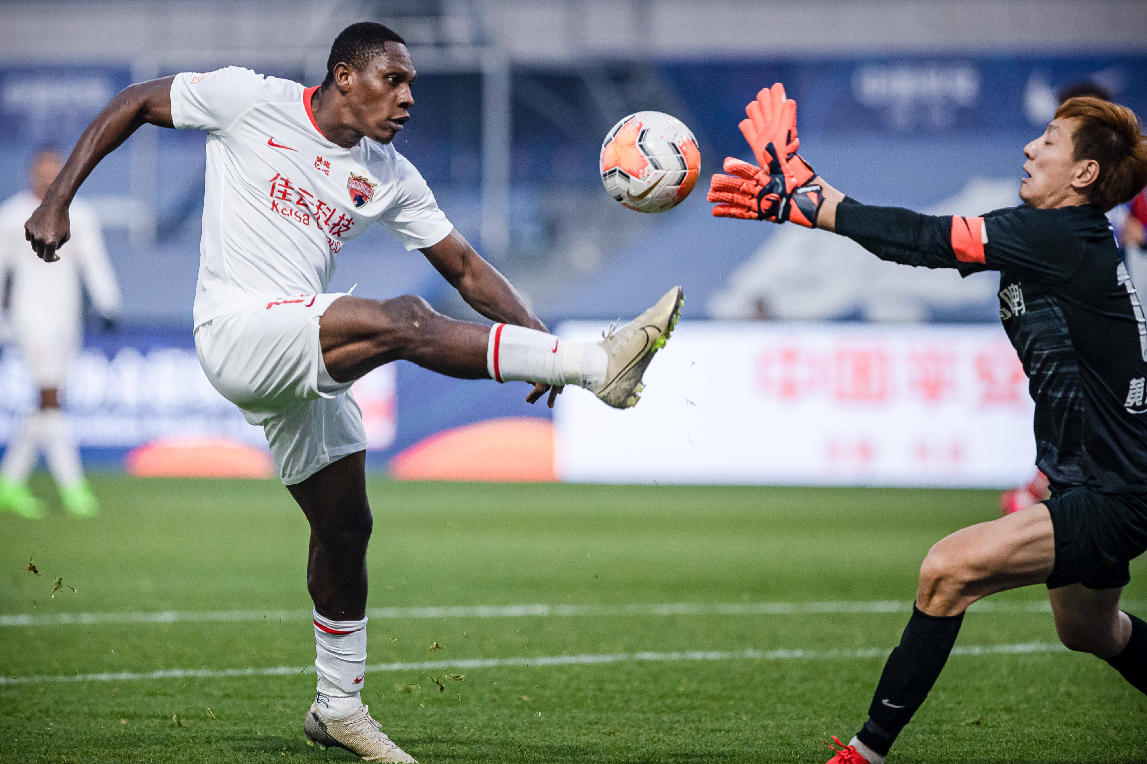 中超最新动态：武汉卓尔主场不敌深圳佳兆业，遭遇失利的简单介绍