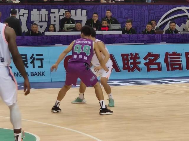 湖北男篮遭遇主场溃败，全队反思备战下轮