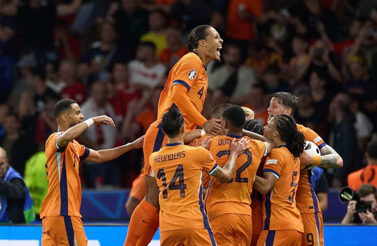 欧锦赛小组赛,荷兰队大胜西班牙 欧锦赛小组赛,荷兰队大胜西班牙