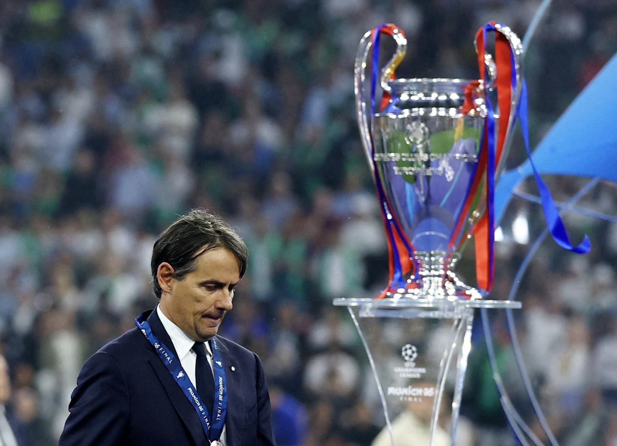 包含鱼皇获当选国际足联年度最佳中场球员的词条 包含鱼皇获当选国际足联年度最佳中场球员的词条