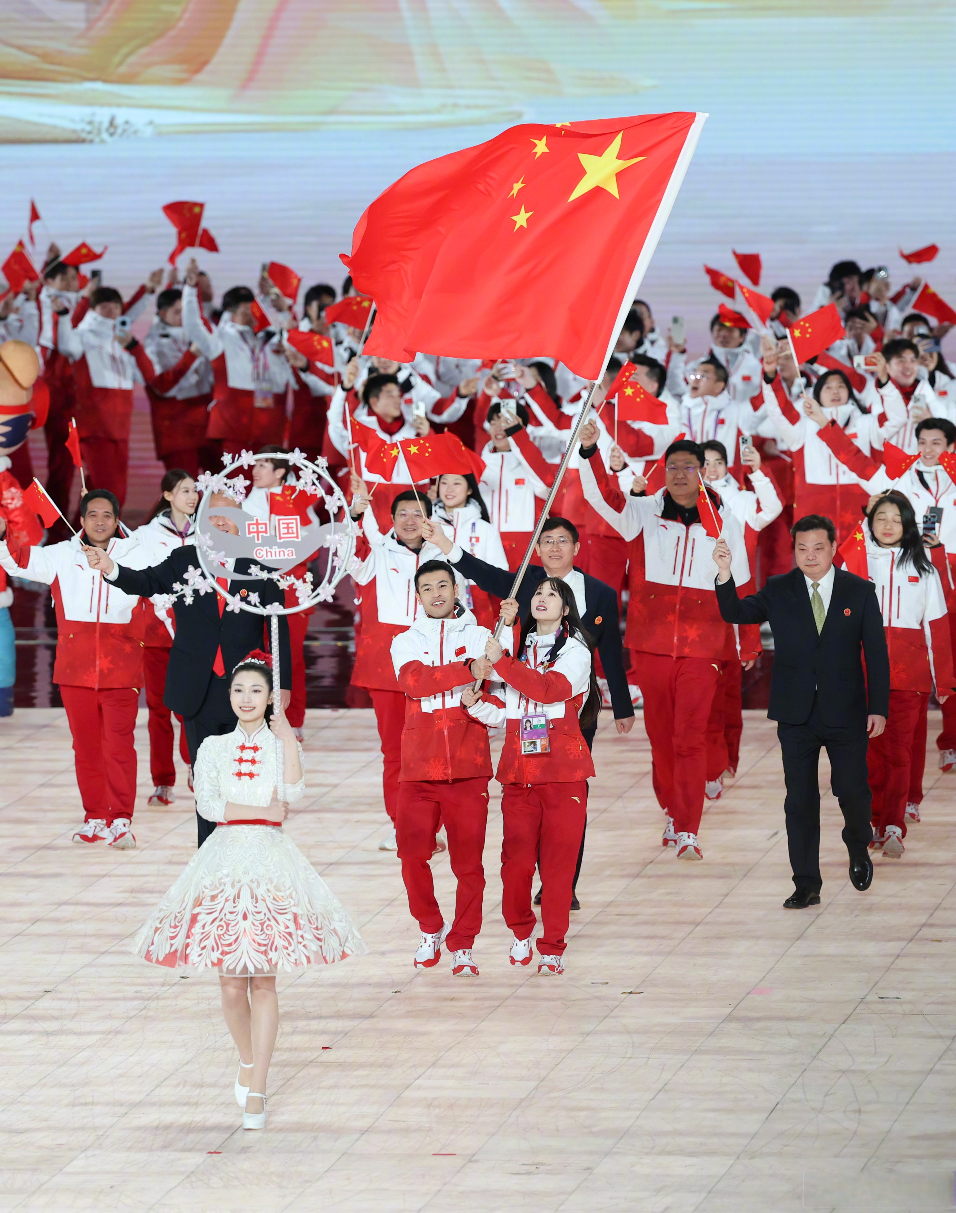 国家体育代表团再添佳绩，彰显国威