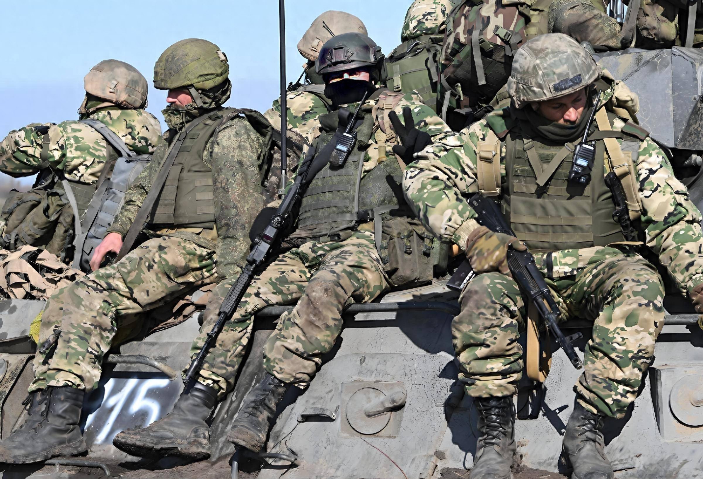 俄罗斯队技术团队训练密集，力求适应赛场的简单介绍