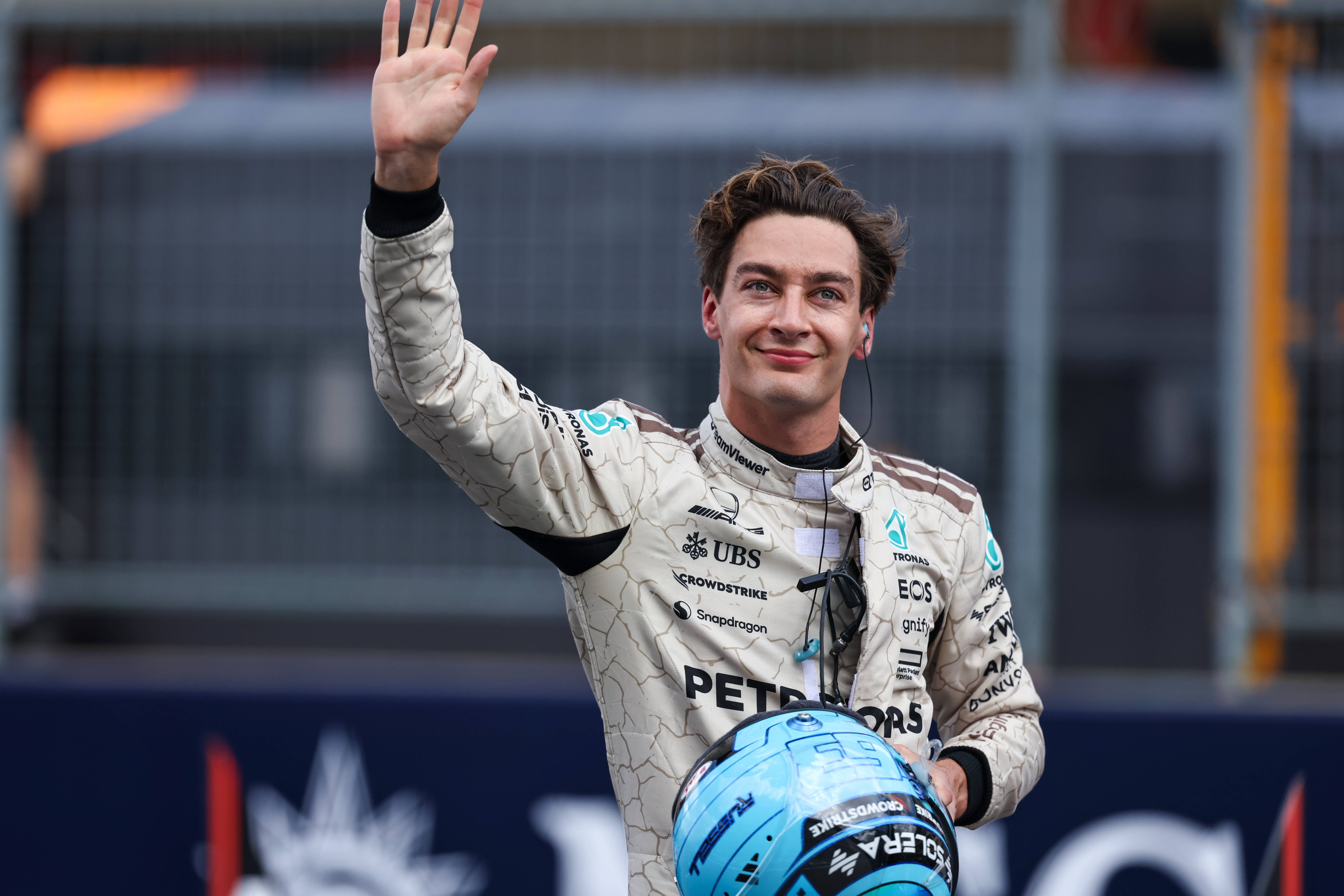 红牛二队力克索伯车队，拉塞尔点燃赛场的简单介绍