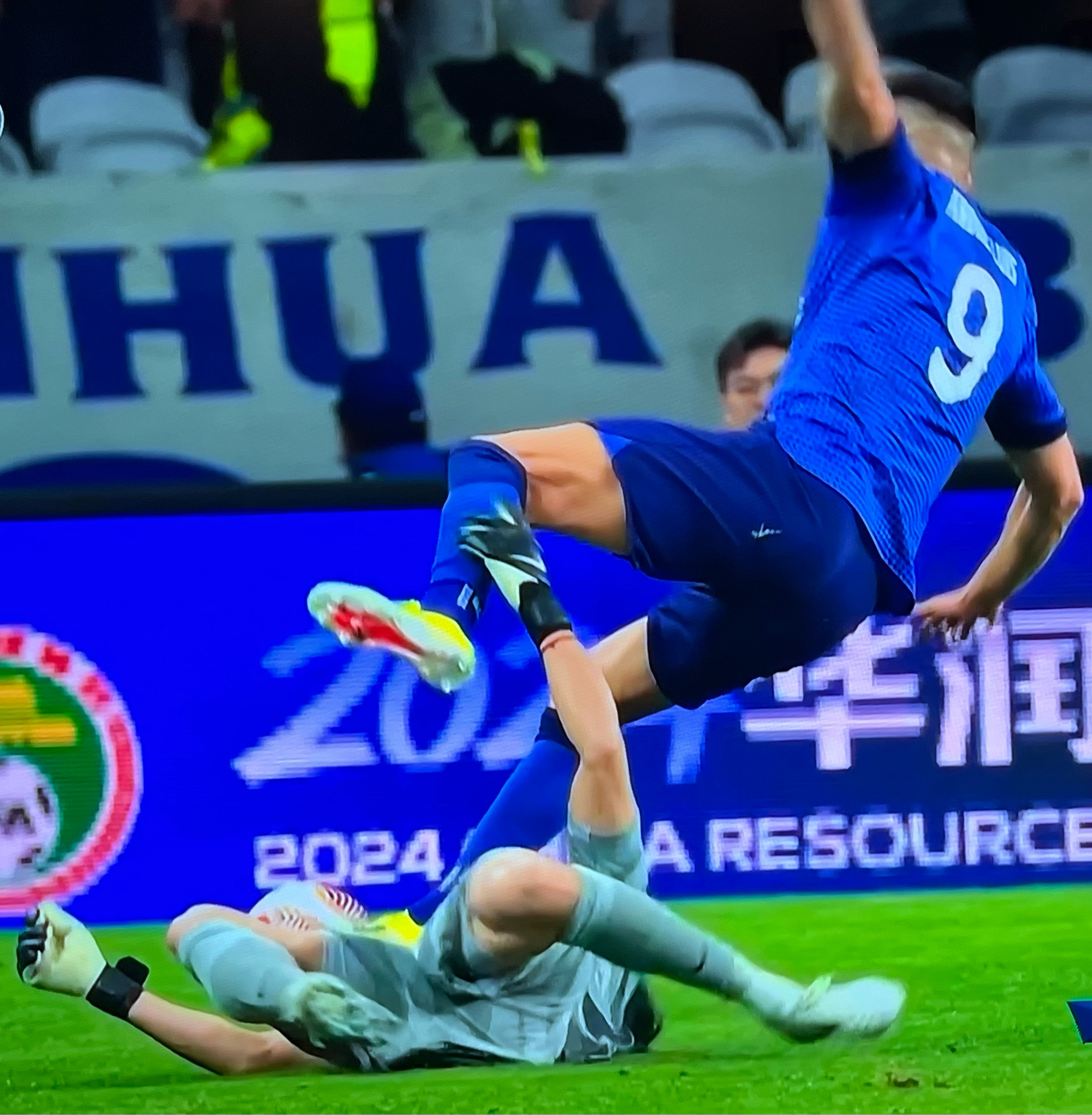 开云官方app入口-上海绿地申花队员在国际赛场上大放异彩的简单介绍