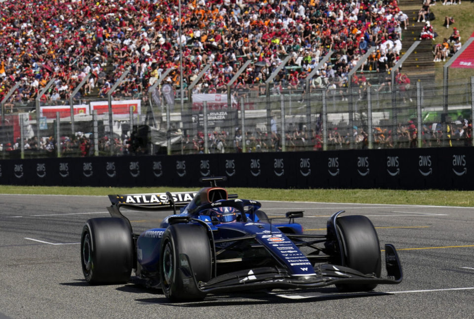 开云体育中国-梅赛德斯横扫红牛车队，皮亚斯特里惊艳四座的简单介绍