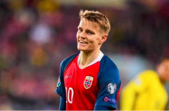 开云官方app入口-包含挪威险胜丹麦，卡塞米罗点燃赛场的词条